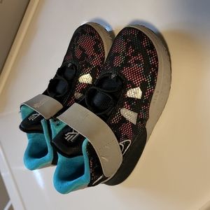 Kids Nike Kyrie size 10c